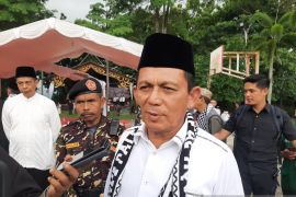 Gubernur Kepri menyerahkan donasi Rp110 juta untuk rakyat Palestina