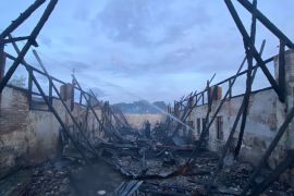 Damkarmat Medan kerahkan 11  armada padamkan 25 rumah terbakar