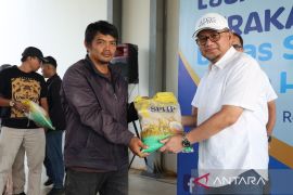 PTPN IV Regional III Salurkan 32,5 Ton Beras SPHP Terjangkau