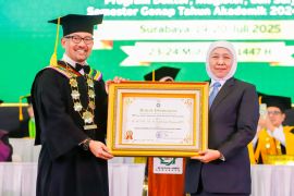 Khofifah raih penghargaan Tokoh Pendidikan Islam dari UINSA