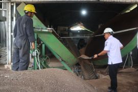 Pemkab Kuningan memprioritaskan pengolahan limbah jadi pupuk organik