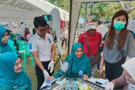 Ratusan masyarakat ikuti pemeriksaan kesehatan gratis Baznas Belitung