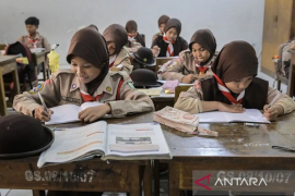 DKI kemarin, sekolah swasta gratis hingga kebakaran di Lubang Buaya
