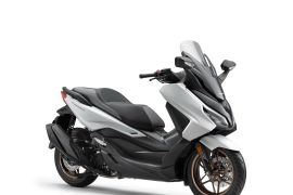 Honda Forza tampil semakin berkelas dengan panel meter TFT baru