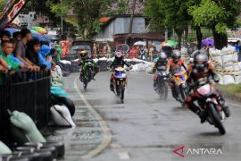 Tim Wellens menangi etape 15 Tour de France