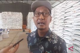 Bulog Sorong salurkan beras stabilitas harga ke pasar tradisional