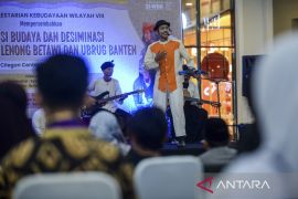 Pertunjukan Ubrug Banten di pusat perbelanjaan