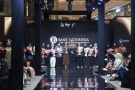 Karya Kreatif Sumut hadirkan.  lomba fashion tampilkan etnik Sumatera