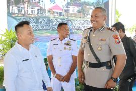 Kapolres Lingga persilakan anggota antar anak sekolah
