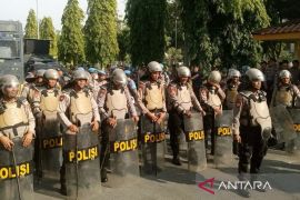 Polresta Pekanbaru siagakan 1.500 personel untuk kawal aksi di DPRD Riau besok