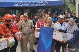 Korban kebakaran Tambora dapat bantuan dari Sudinsos Jakbar