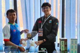 Robot milik dua pemuda Jakut wakili Jakarta di ajang AKP nasional