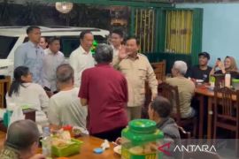 Presiden Prabowo dan Jokowi semeja makan bakmi jawa di Solo