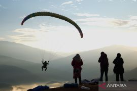 Wisata paralayang Desa Sani-Sani Kolaka Page 3 Small