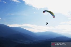 Wisata paralayang Desa Sani-Sani Kolaka Page 2 Small