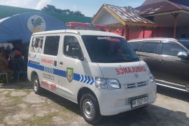 Gubernur Bengkulu serahkan bantuan ambulans dan bus untuk Enggano