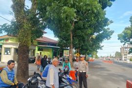 Polres Pasaman Barat sosialisasikan tertib lalu lintas ke tukang ojek
