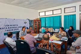 Balai Bahasa NTT verifikasi kosakata Lamalera untuk KBBI