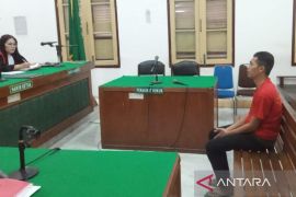 Jaksa tuntut terdakwa dua tahun penjara karena mencuri sandal majikan