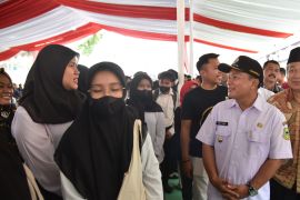 Disnakertrans Kuningan menyediakan 6.000 lowongan di bursa kerja