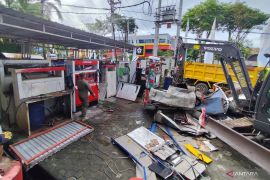 Satpol PP Balikpapan tertibkan penjual BBM eceran