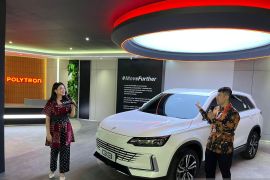 Polytron resmikan showroom mobil listrik perdana di Surabaya