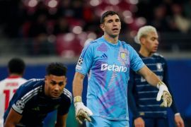 Manchester United tertarik boyong Emiliano Martinez dari Villa