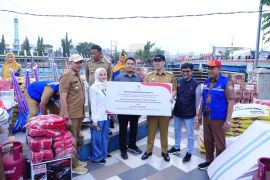 Bupati Pangkep salurkan bantuan Kemensos ke wilayah kepulauan