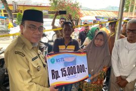 Wawako Maigus Nasir kunjungi korban kebakaran di Jalan Ujung Tanah