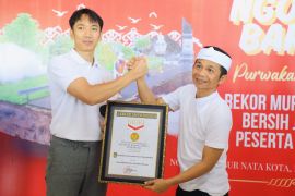 Kerja bakti bertajuk "Ngosrek Bareng Purwakarta Istimewa" raih rekor MURI