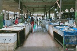 Kabupaten Penajam  edukasi pedagang kelola sampah kurangi timbulan TPA