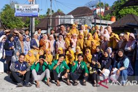 Mahasiswa KKN Unand beri pelatihan pelaku UMKM membuat desain label produk