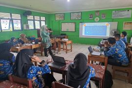 Dosen ULM bentuk karakter siswa unggul di Banjarmasin Utara