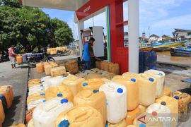 Anggota DPR sebut nelayan tradisional berhak pakai solar subsidi