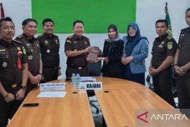 Kejari Lahat terima penitipan pengganti kerugian negara Rp150 juta