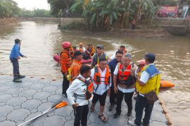 Gubernur Andra Soni susur Kali Angke 10 inventarisir penyebab banjir