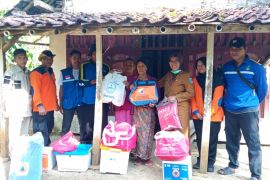 Pemkab Probolinggo serahkan bantuan logistik warga terdampak gempa