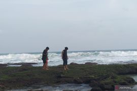 BBMKG: Waspadai ombak laut hingga enam meter di selatan Bali