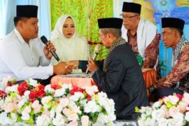 Puluhan pasangan ikuti nikah massal cegah pernikahan tak resmi di Tala