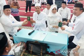 325 pasang pengantin ikuti nikah massal di Kalsel