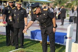 Kanwil Kemenkum Kepri gelar upacara tabur bunga dan ziarah makam pahlawan peringati hari pengayoman ke-80