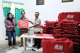 Alfamart berikan bantuan mesin jahit kepada perajin Intako