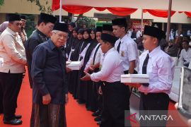 Ma'ruf Amin: Santri dan siswa bisa menjadi Presiden asal makan bergizi