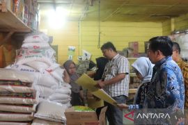Pemkab Paluta monitoring peredaran beras di pasar dan minimarket Gunung Tua