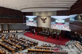 Rapat paripurna beragenda RUU Haji hingga pidato penutupan