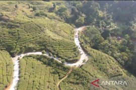 Bupati Bogor perbaiki akses jalan terbengkalai sejak pra-kemerdekaan