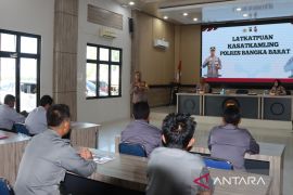 Polres Bangka Barat latih Linmas cegah kebakaran lahan dan hutan