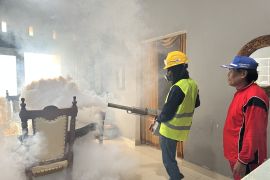 CPM dan Puskesmas Talise lakukan fogging di Kelurahan Tondo untuk cegah DBD