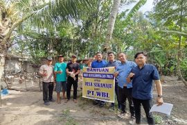 PT WBL serahkan bantuan program pemberdayaan untuk masyarakat binaan