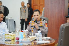 Karhutla di Riau, Kapolri instruksikan Polda respons cepat untuk padamkan titik api